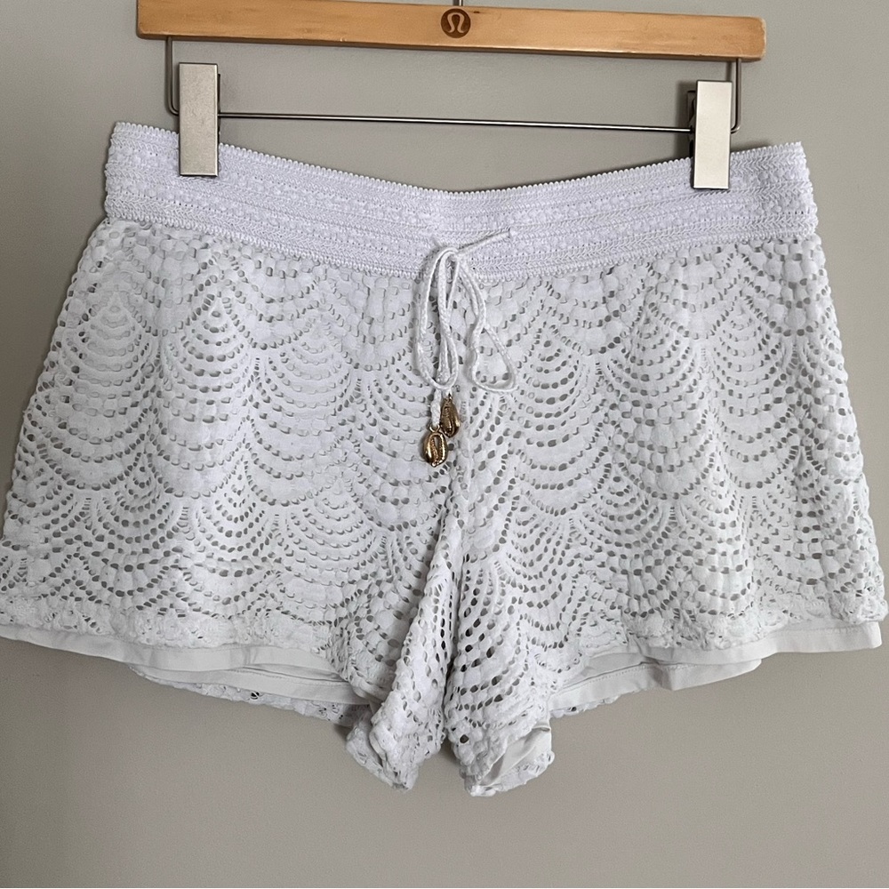 LILLY PULITZER SHORTS | Large | Gold Cowry Shell Ties!